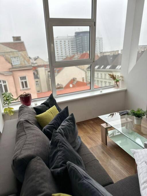 Top Apartment *